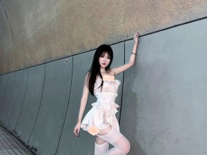 成熟女性如何选择适合自己的白色丝袜连体袜？